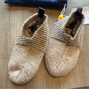 Bombas toddler slippers size T8-10 NWT